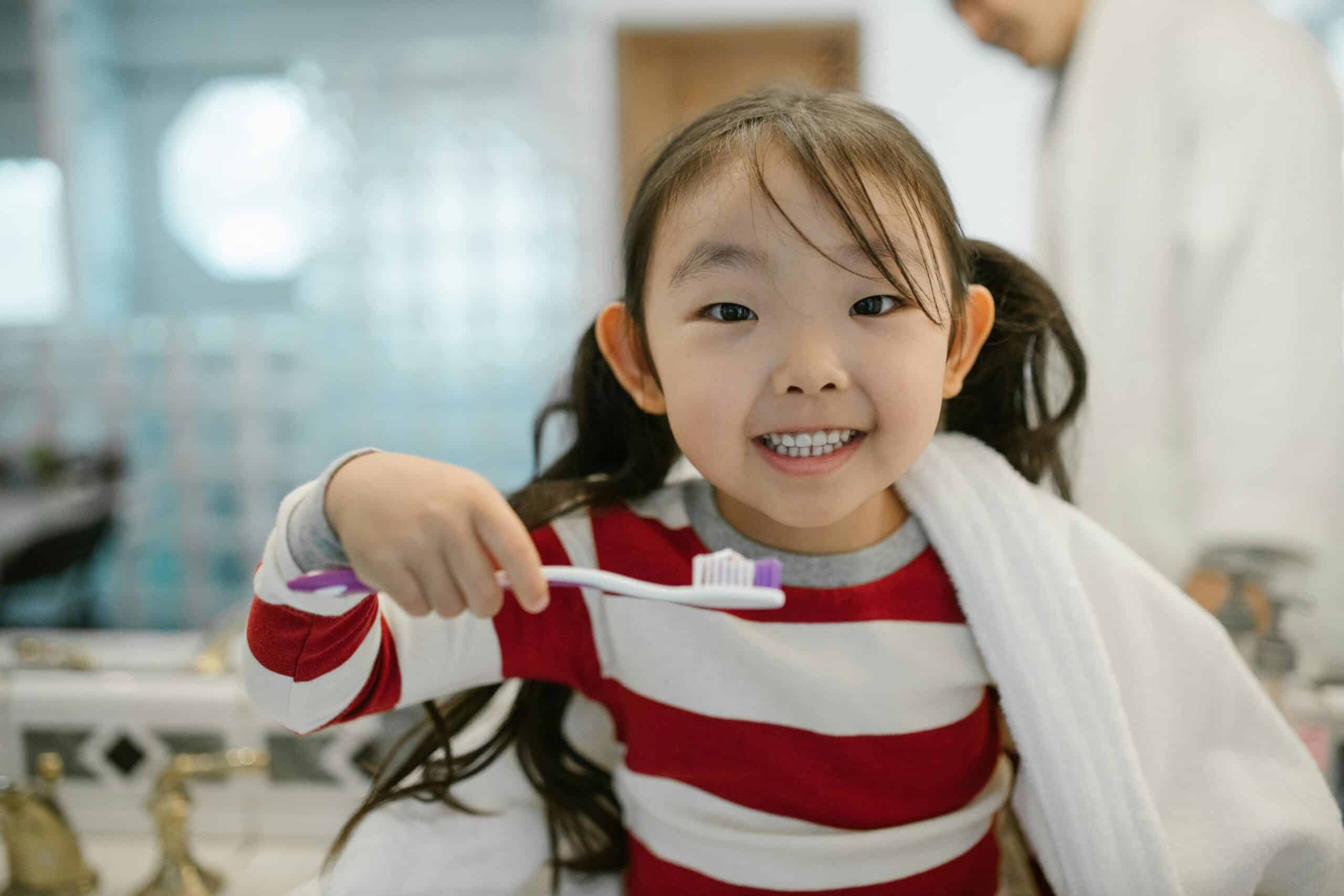 Young girl brushing her teeth - Periodontist Southern Pines & Sanford NC | Van Scoyoc Periodontics & Implants Young girl brushing her teeth
